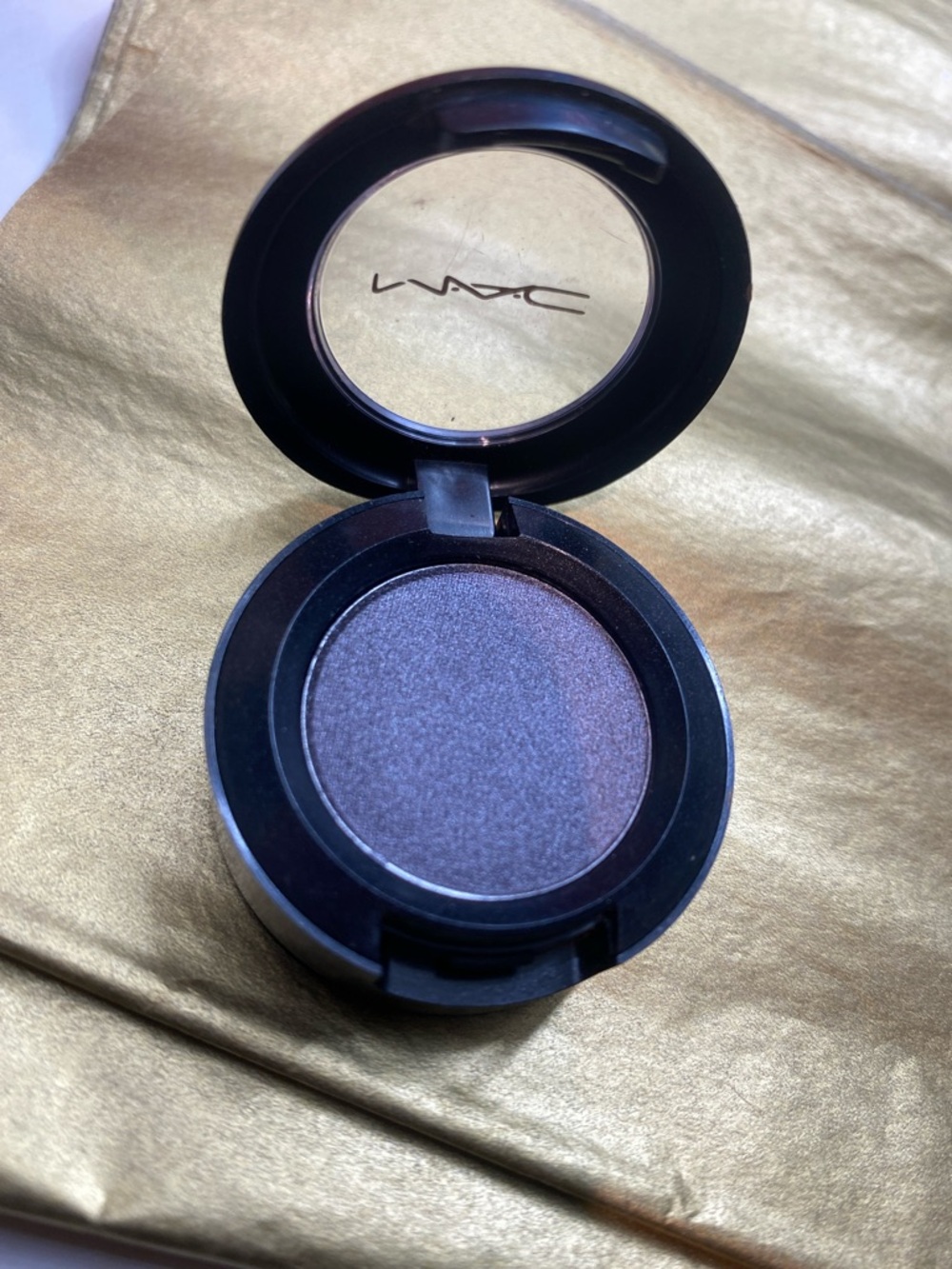 MAC Cosmetics "Pearled Earth" Single Eyeshadow